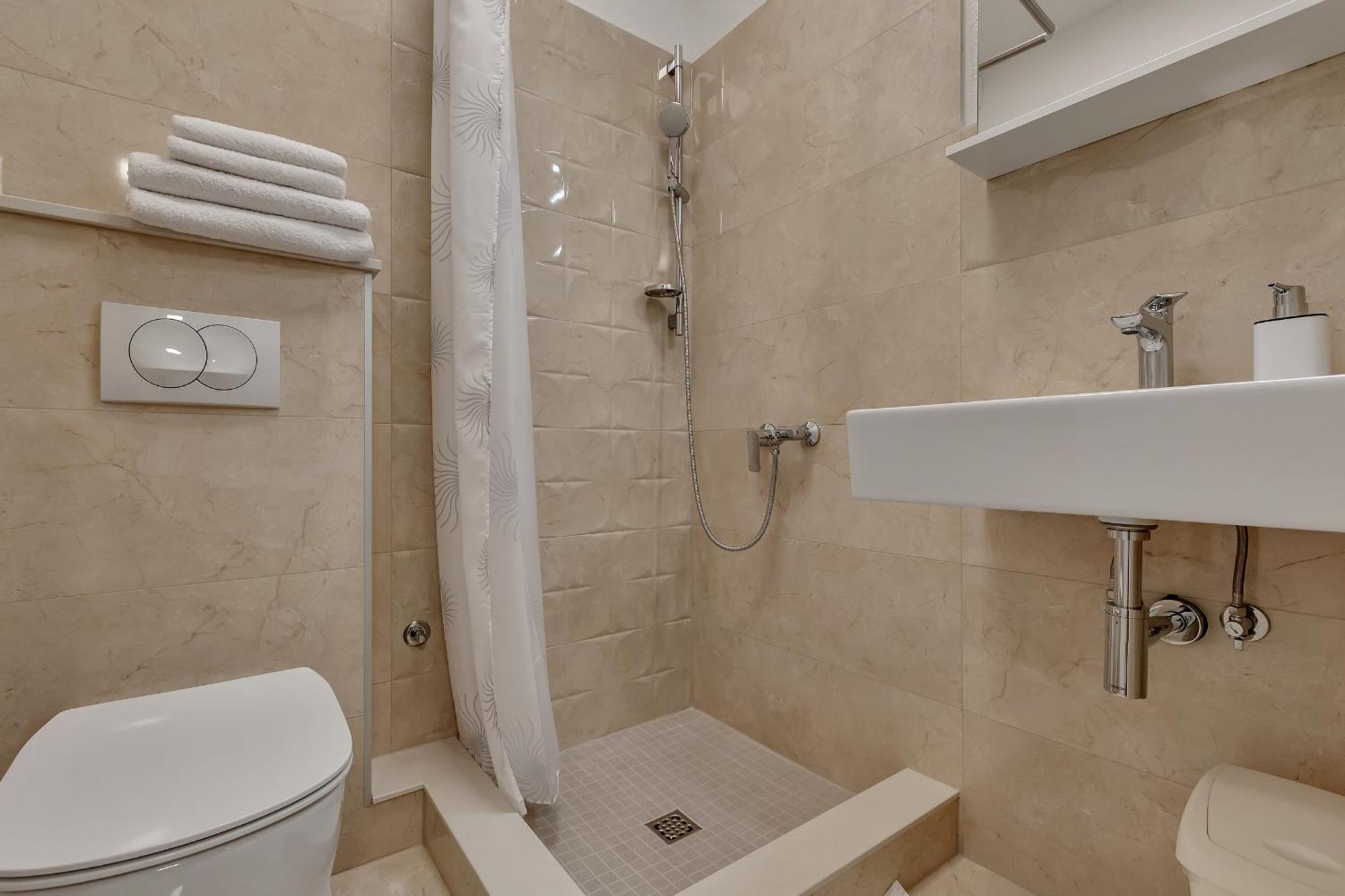 Golden Horizon Retreat Apartment Подгора Екстериор снимка