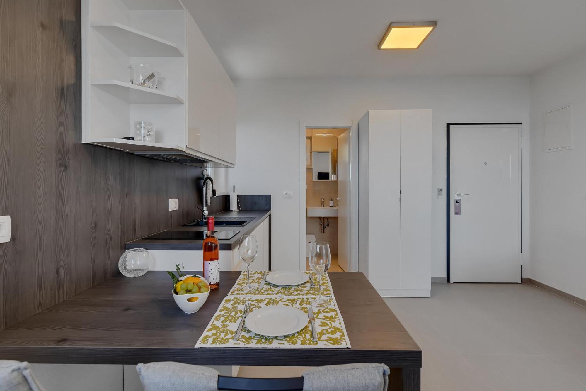 Golden Horizon Retreat Apartment Подгора Екстериор снимка