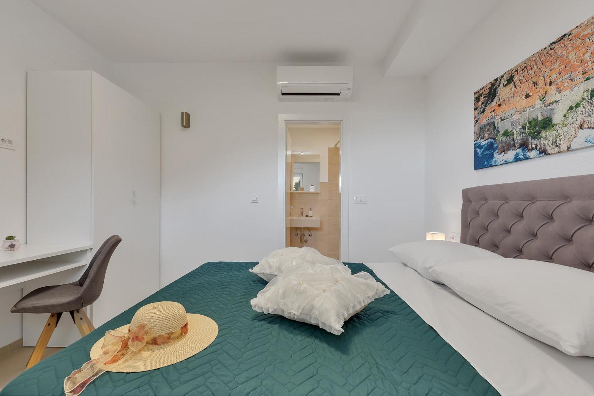 Golden Horizon Retreat Apartment Подгора Екстериор снимка