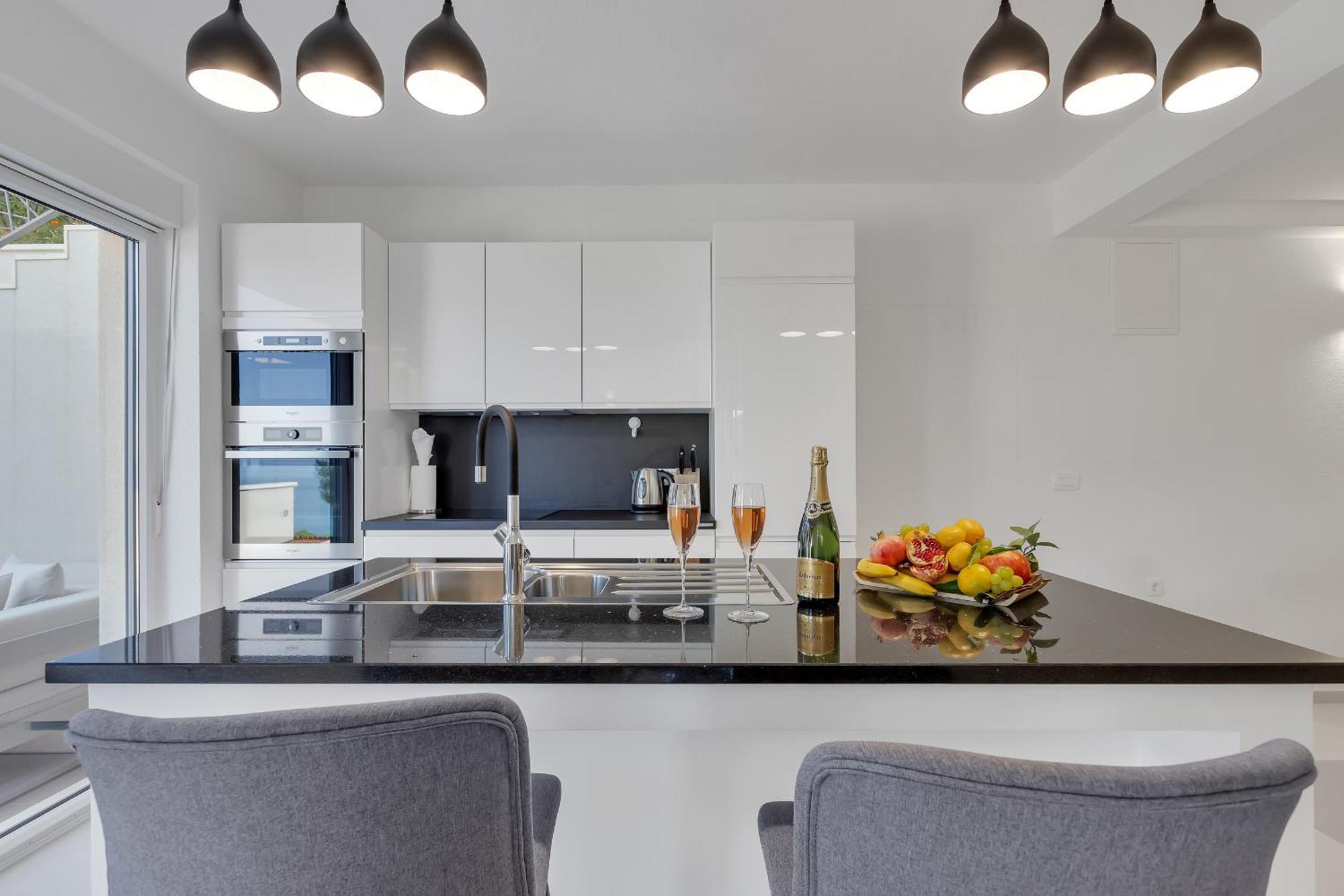 Golden Horizon Retreat Apartment Подгора Екстериор снимка